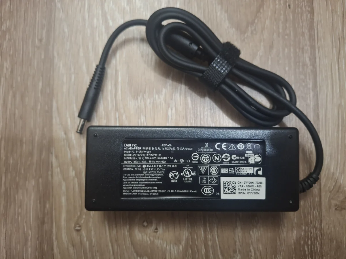 dell 90w 4.62a 4.5x3.0mm sa iglicom punjac original novo
