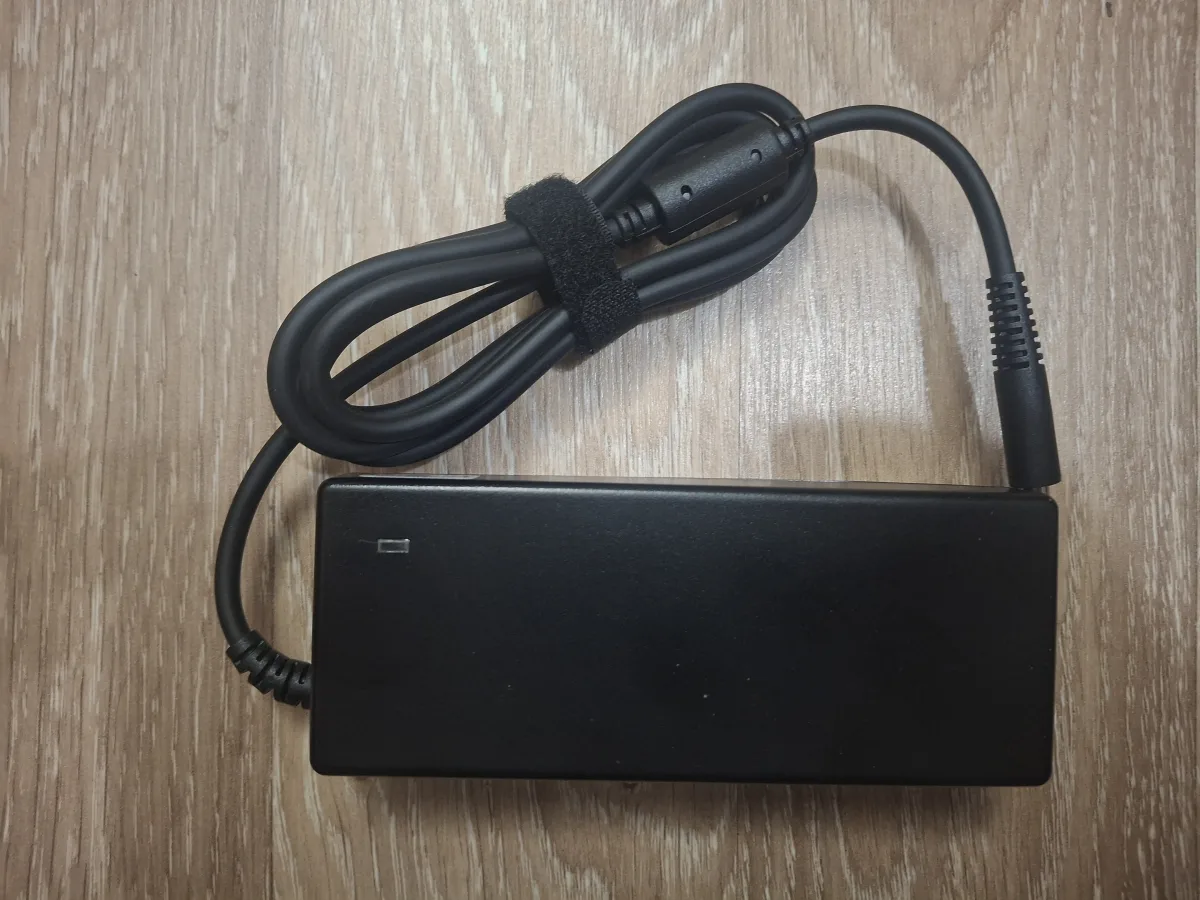 dell 90w 4.62a 4.5x3.0mm sa iglicom punjac original novo