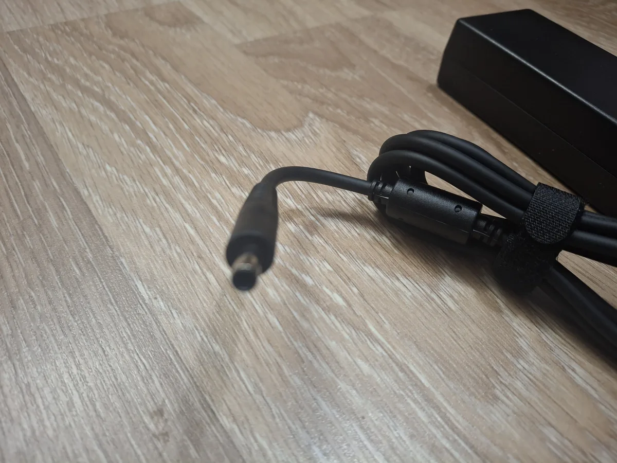 dell 90w 4.62a 4.5x3.0mm sa iglicom punjac original novo