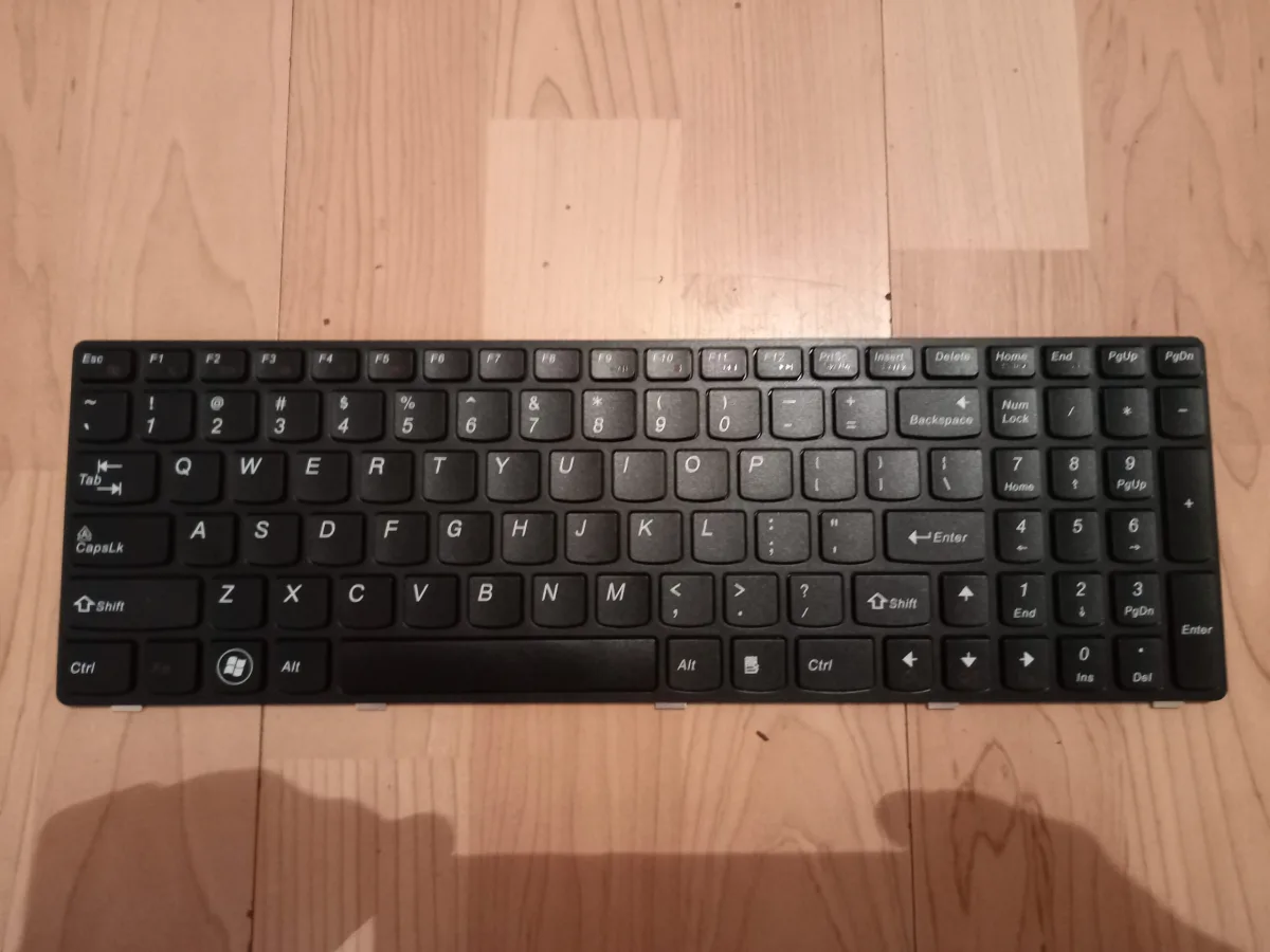 tastatura lenovo y570 Y570N-ITH Y570P Y570P-ISE nova