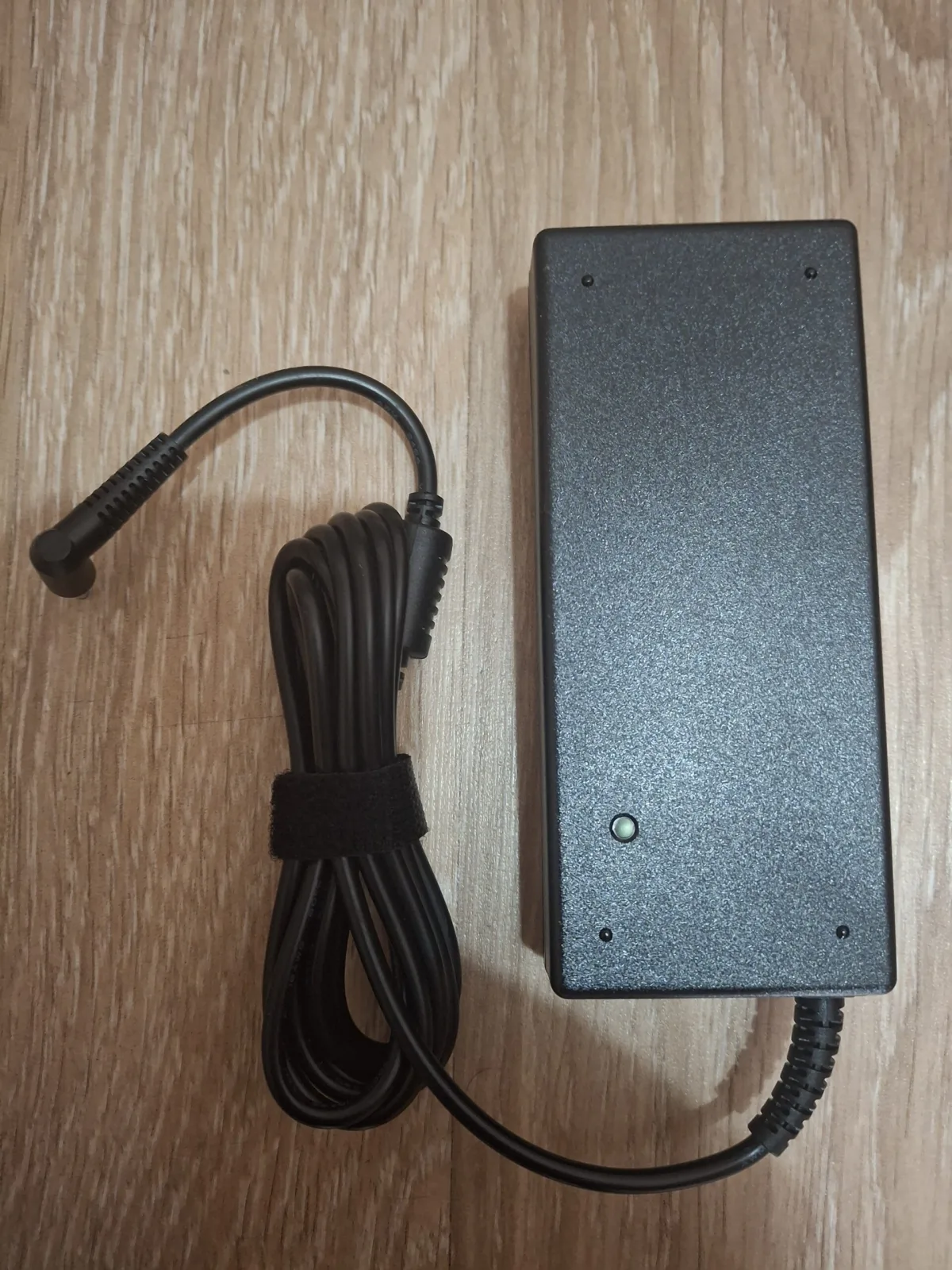 acer 4.74a 90w 3.0x1.0 punjac original novo